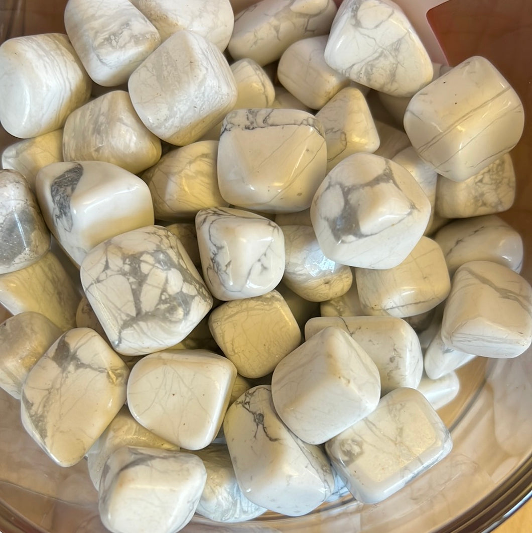 Howlite tumble stones